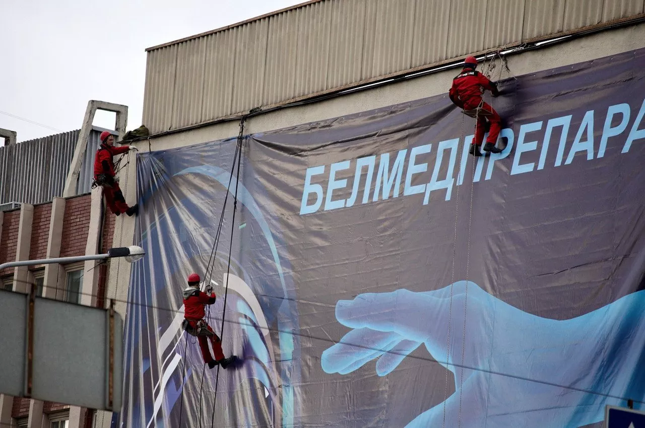 Монтаж рекламных баннеров в Тюмени.
